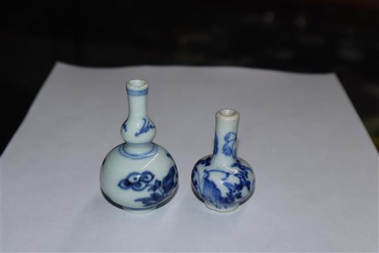 Two Chinese Kangxi period miniature blue and white bottle vases tallest 6.5cm